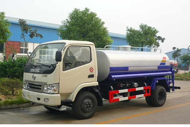 東風(fēng)國(guó)五5噸灑水車(chē)